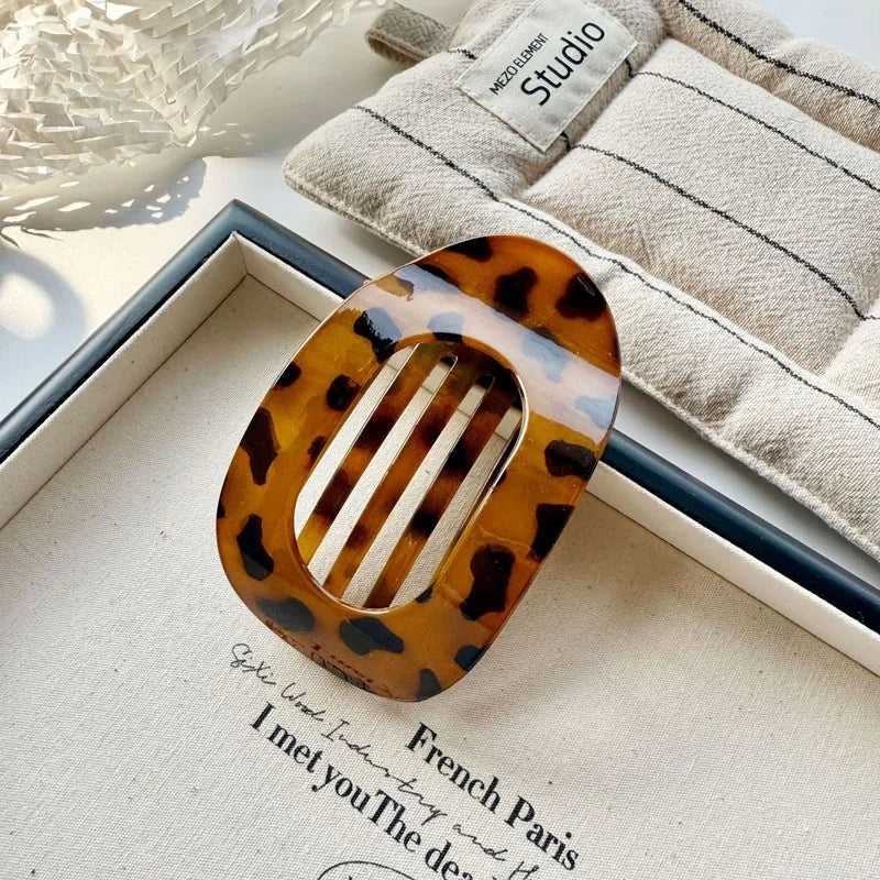 Flat Hair Claw Clip for Women – French Korean Style Leopard Oval Hair Accessory - Vellévia