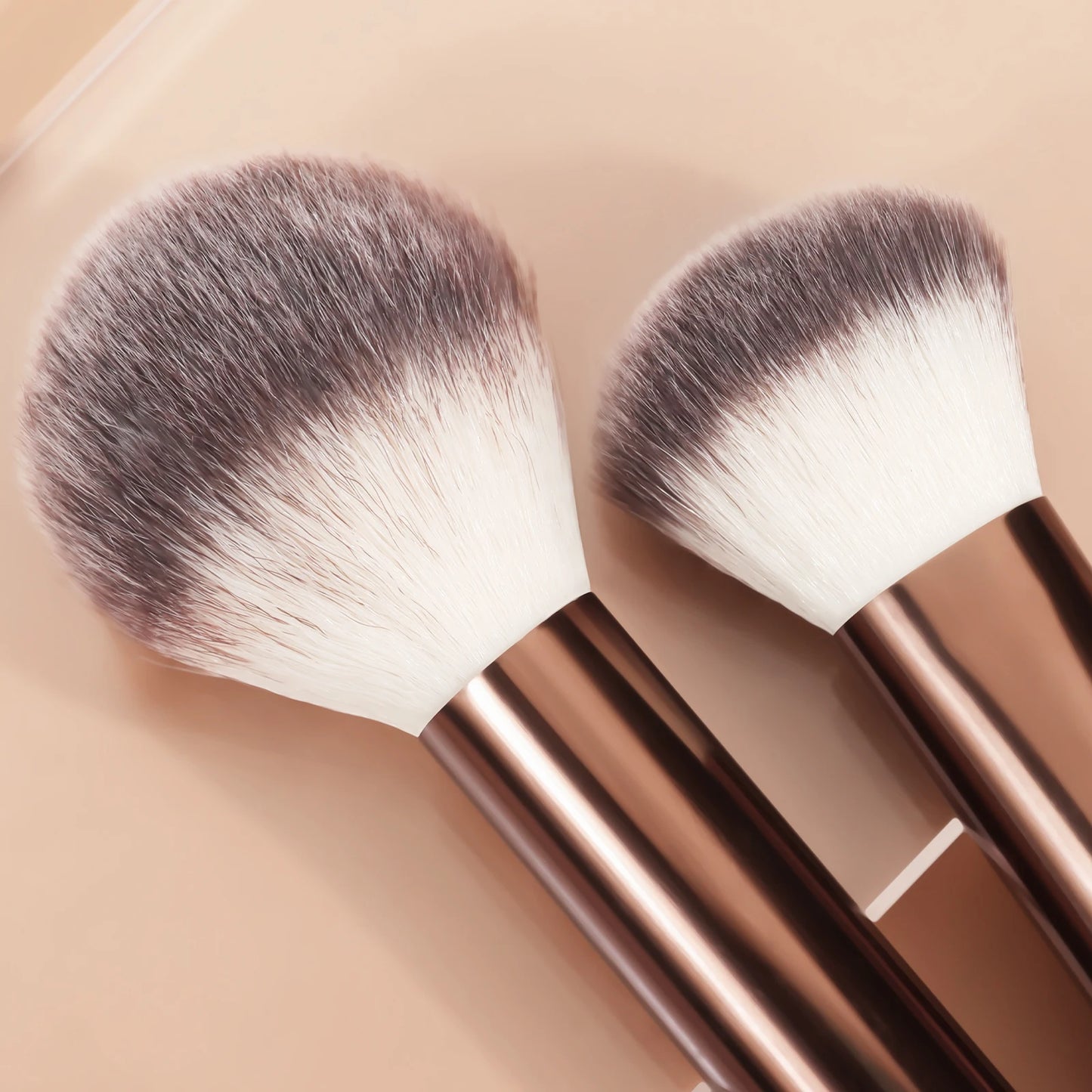 13-Piece Makeup Brush Set – Foundation, Concealer, Powder and Eyeshadow Blending Brushes - Vellévia